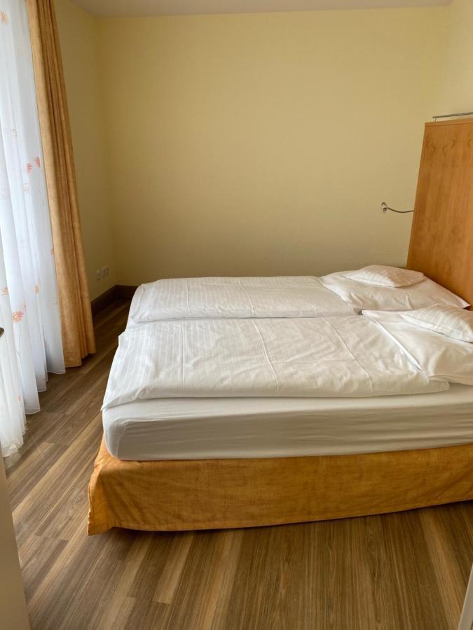 Nordseehotel Benser Hof Am Hafen ベンサージール エクステリア 写真