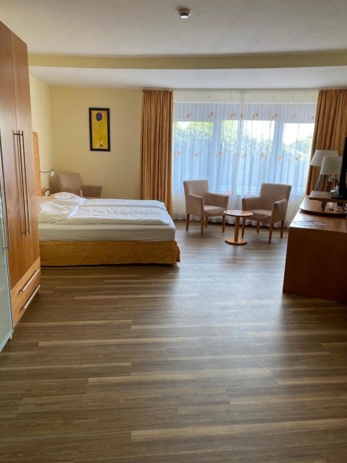 Nordseehotel Benser Hof Am Hafen ベンサージール エクステリア 写真