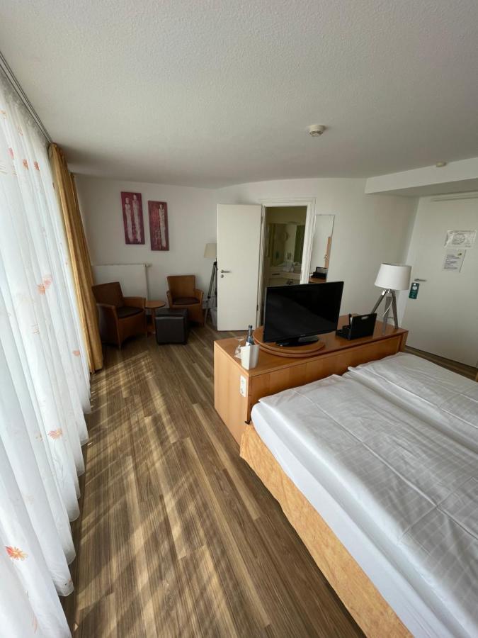Nordseehotel Benser Hof Am Hafen ベンサージール エクステリア 写真