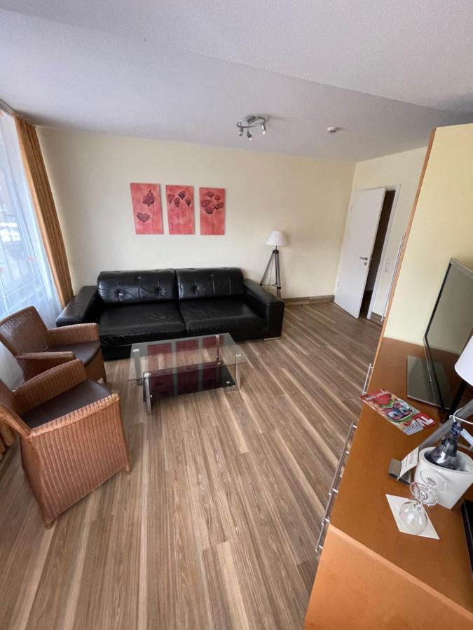 Nordseehotel Benser Hof Am Hafen ベンサージール エクステリア 写真