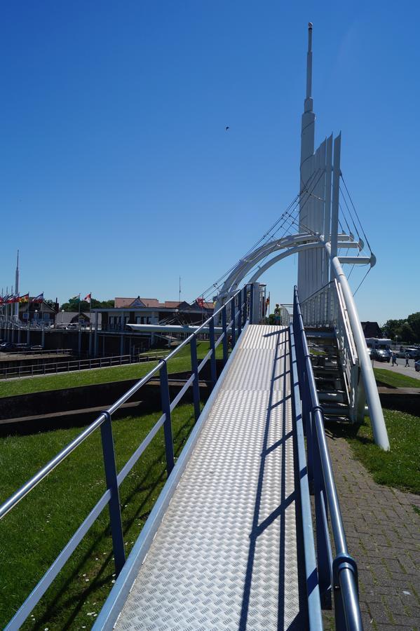 Nordseehotel Benser Hof Am Hafen ベンサージール エクステリア 写真