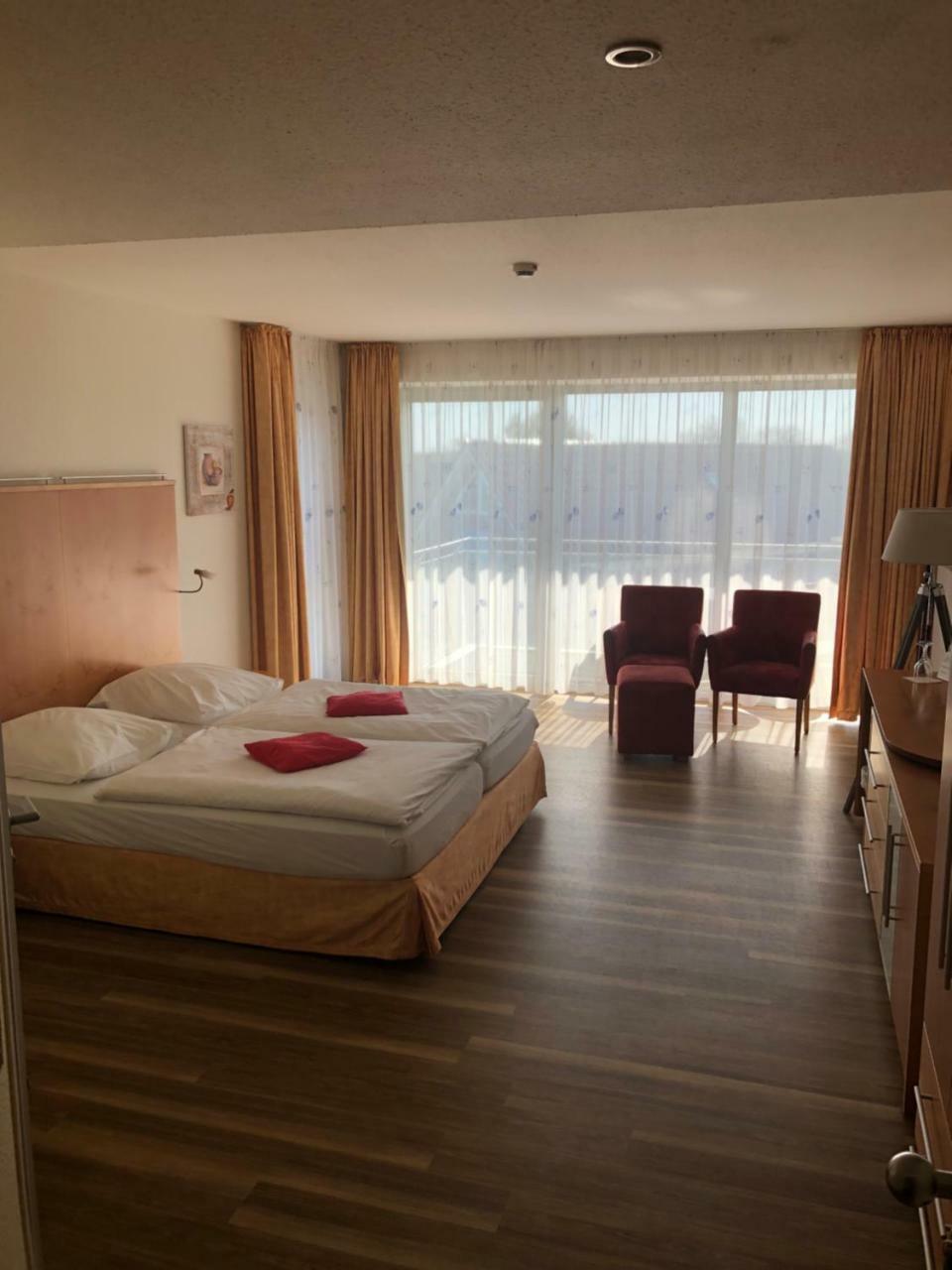 Nordseehotel Benser Hof Am Hafen ベンサージール エクステリア 写真