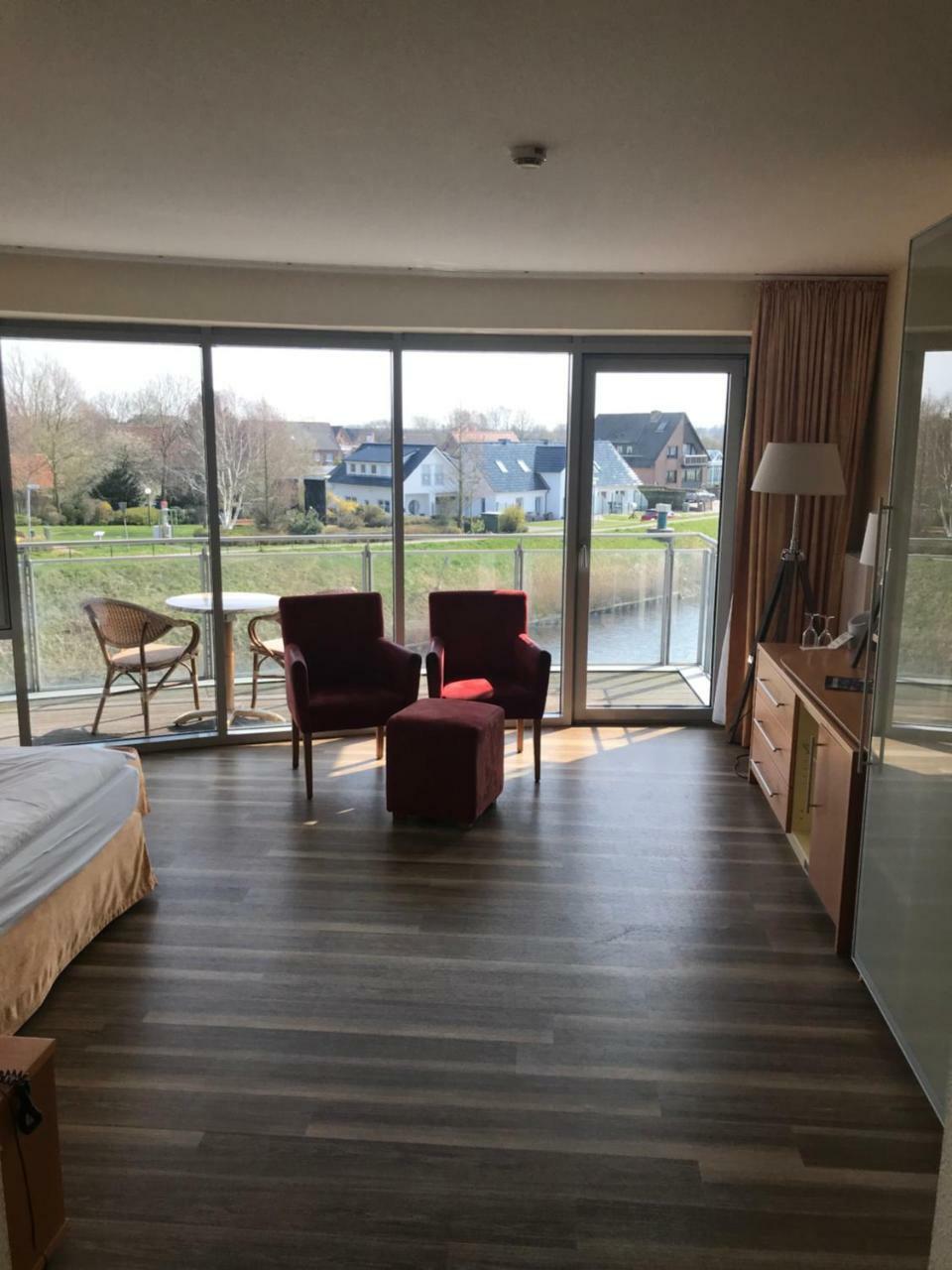 Nordseehotel Benser Hof Am Hafen ベンサージール エクステリア 写真