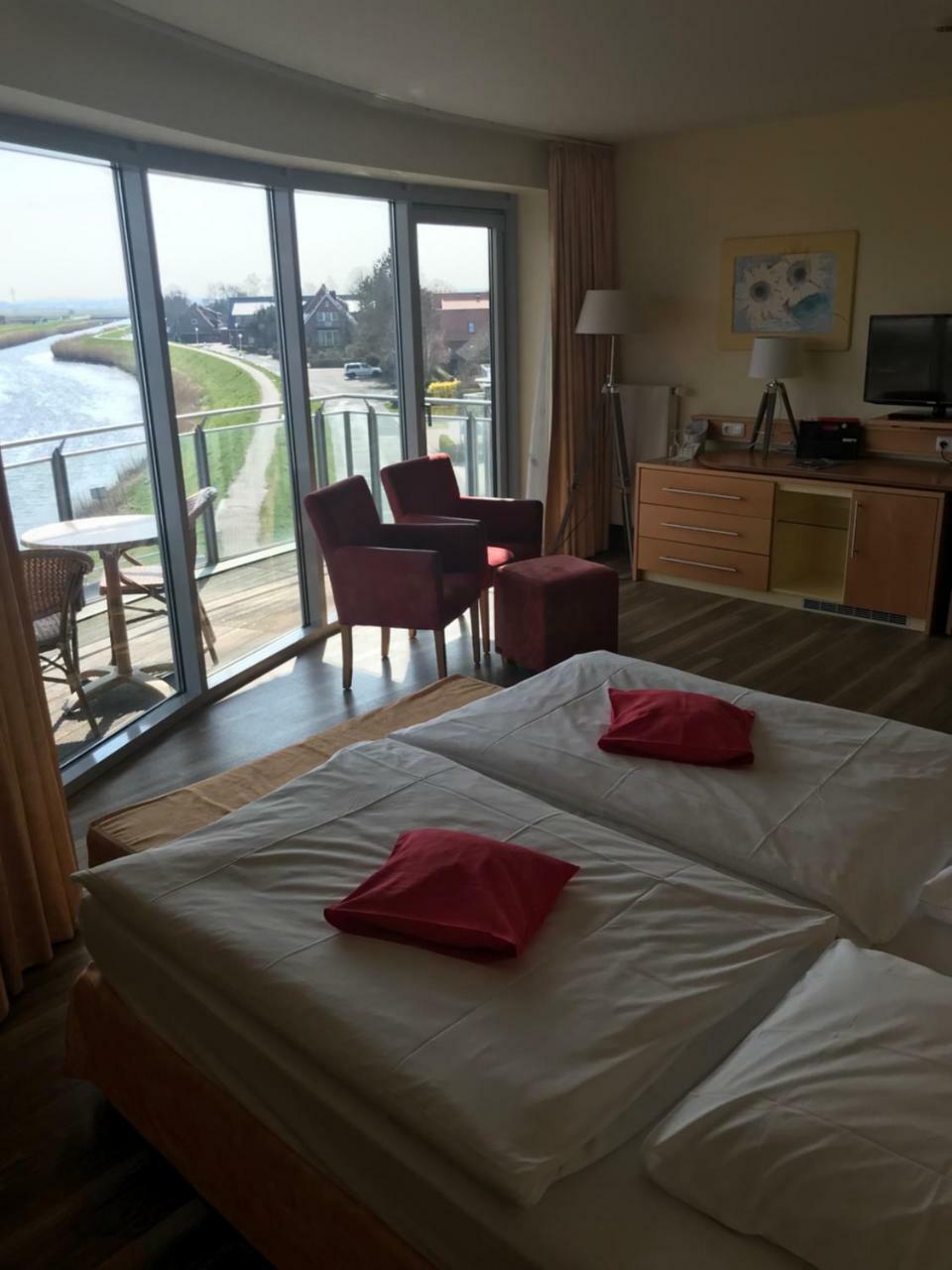 Nordseehotel Benser Hof Am Hafen ベンサージール エクステリア 写真
